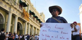 Exigen castigo a quien ordenó desalojo contra abuelitos