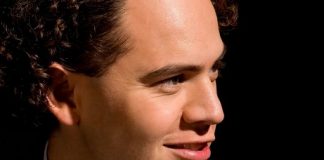 Miguel Salmón del Real dirige a la OSX; reporterio con obras de autores latinoamericanos