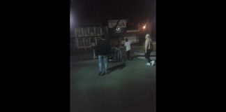 Video: Jóvenes pelean afuera de un bar en Xalapa