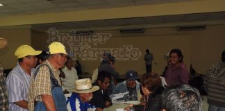 Se enfrentan a golpes Los 400 Pueblos