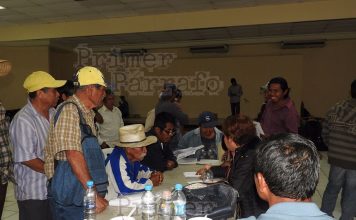 Se enfrentan a golpes Los 400 Pueblos