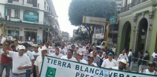 Cierren las puertas…del Congreso; protestan galleros en Xalapa