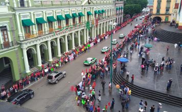 Antorcha realiza cadena humana ante nula respuesta del gobierno de Veracruz
