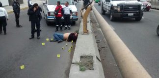 Tiran cadáver maniatado frente al Poder Judicial en Xalapa