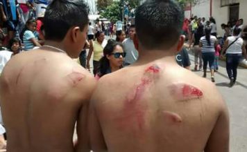 (Video) Con planazos en la espalda celebran el Sábado de Gloria en Coatzintla