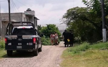 Enloquecido sujeto golpea a su esposa en Martínez de la Torre