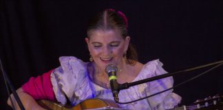 Interpreta Sandra Lohr canciones mexicanas en el Casino Jalapeño