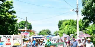 Marchan en contra de la mina en Palma Sola, Alto Lucero