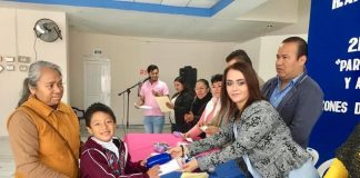 Entregan lentes a niños cazoneños