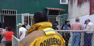 Explosión en vivienda deja 3 bomberos quemados, en Xalapa; los trasladan a Veracruz