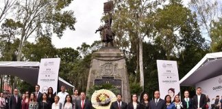 Realizan guardia de honor integrantes de la LXV Legislatura