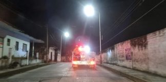 Queman dos carros con bombas Molotov, en Tlapacoyan