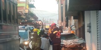 Conductor chocó su unidad con un camión en Poeta Jesús Díaz, Xalapa