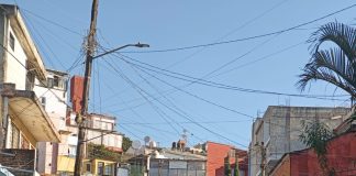 Vehículos invaden calles aledañas al Cecan