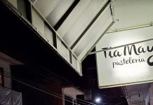 Camiones de carga invaden banquetas en céntrica calle de Teocelo