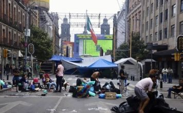 Denuncian alteración de consulta interna para sostener plantón de la CNTE
